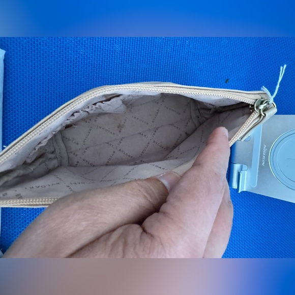 🔥Emirates Airline Business Class Bvlgari Ominia Make Up Bag Travel Case Gold - Picture 7 of 16